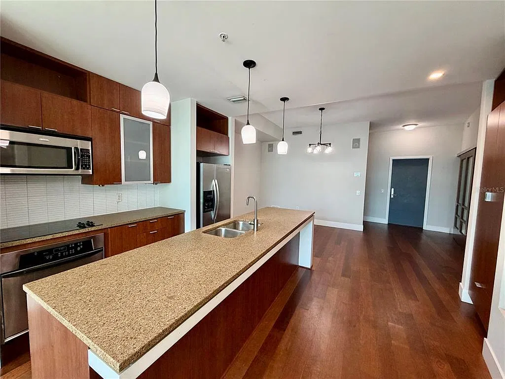 2 bed, 2.0 bath, 1282 sqft, $3,100 — Photo 4