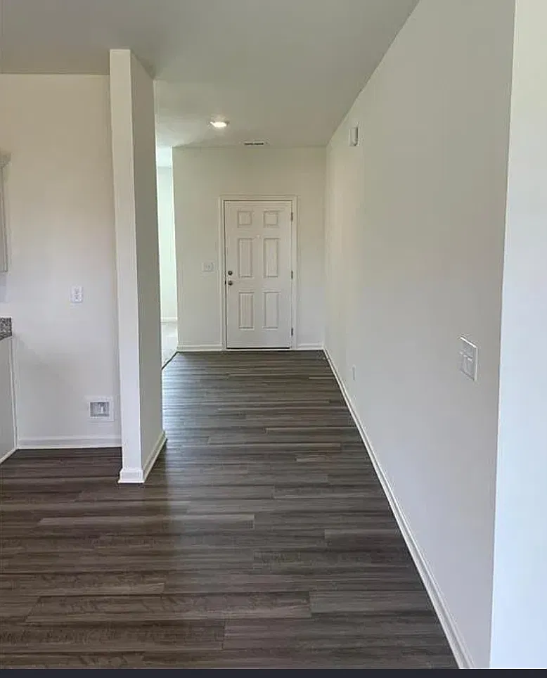 5 bed, 2722 sqft, $2,400 — Photo 3