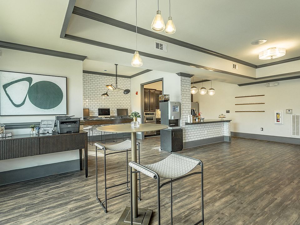 Luxury clubhouse at Amberleigh Ridge with Cyber Cafe and complimentary Starbucks coffee
