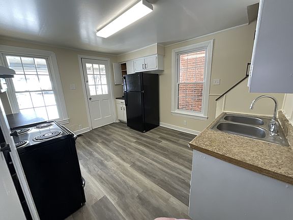 3rd image of 544 Smith St