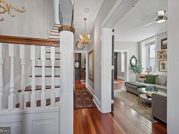 4th image of 561 Leverington Ave