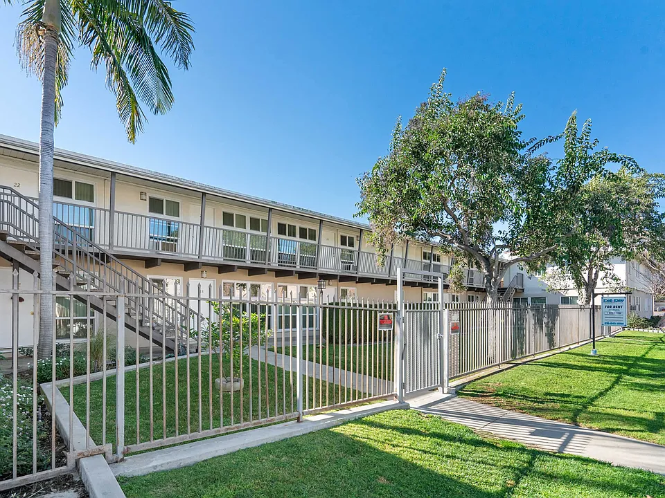 10110 Camarillo Pl.
