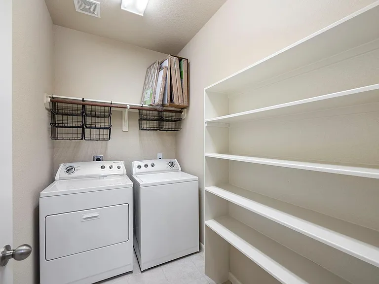 20935 Brodie Ln — Photo 13