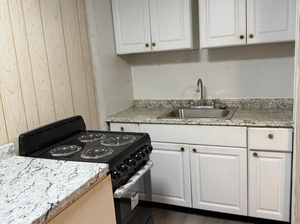 (undisclosed Address), Lindenhurst, NY 11757