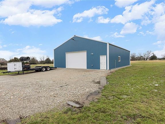 3rd image of 169 E 1600th Rd