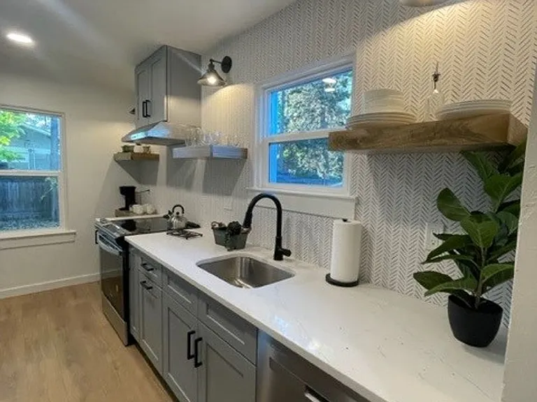 4623 W Catalpa Dr — Photo 11
