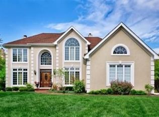 814 Deerpath Ct, Wheaton, IL 60189