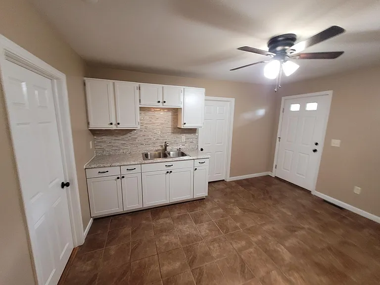 391 Putnam Pike #C — Photo 5