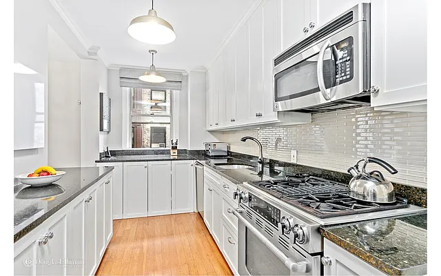 Sold by Douglas Elliman | media 16