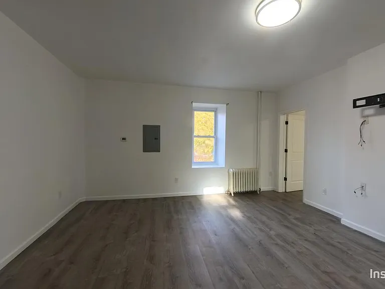 90 E Johnson St #1RR — Photo 7