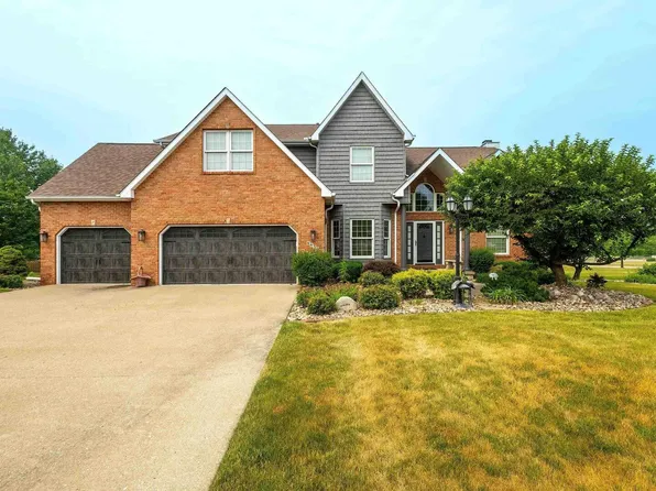 6030 Lakeland Ct, Davenport, IA 52807