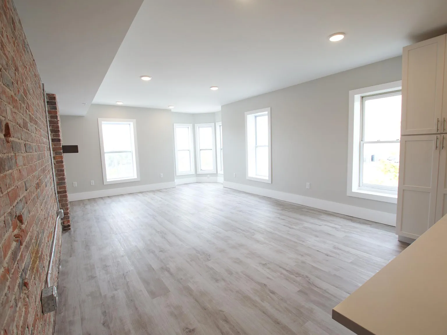 1 bed, 1.5 bath, 1000 sqft, $1,650 — Photo 4
