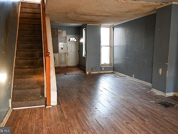 5th image of 547 S Salford St