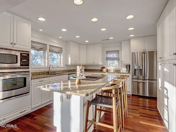 2nd image of 307 Coral Dr #B