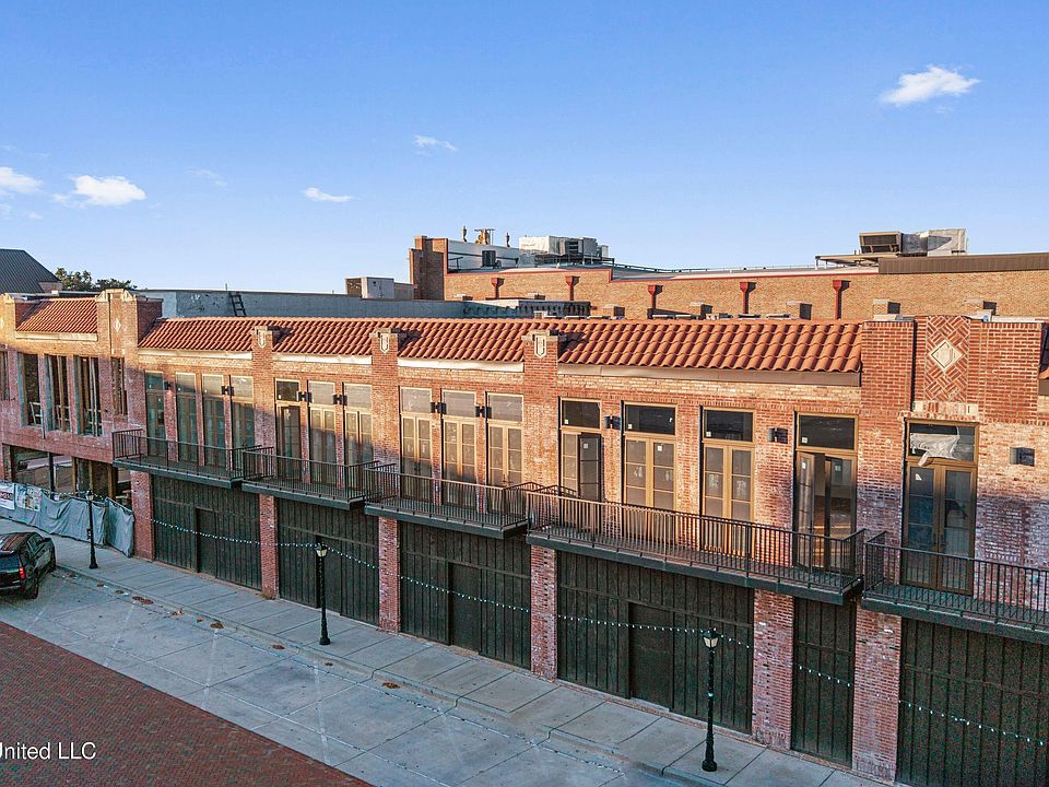 1st image of 824 Howard Ave #212