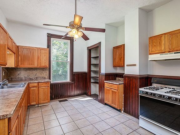 2nd image of 607 Riddle Rd