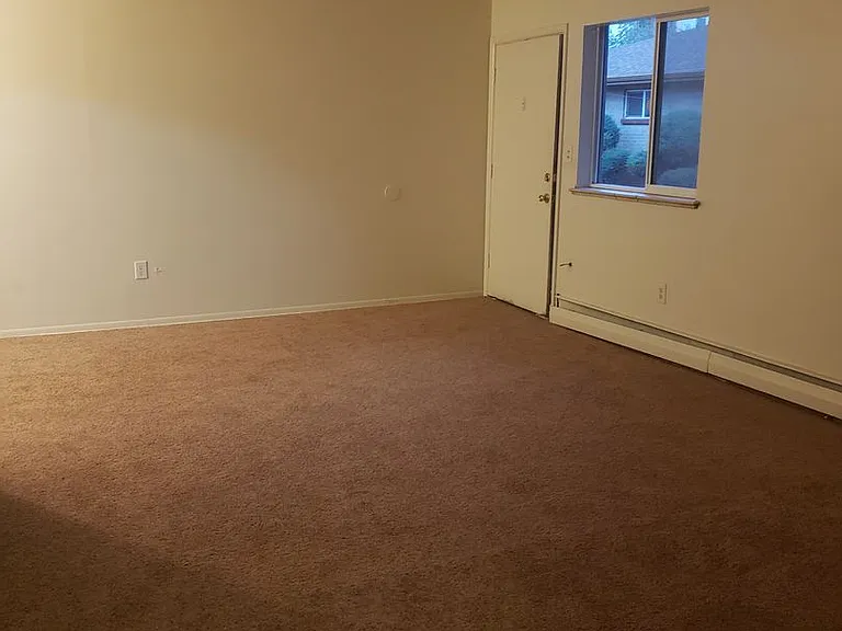 Spacious unit in Lakewood featuring abundant natural light and a central courtyard — Photo 9