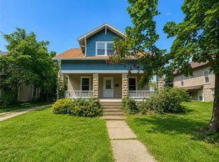 905 Harrison Ave, Charleston, IL 61920