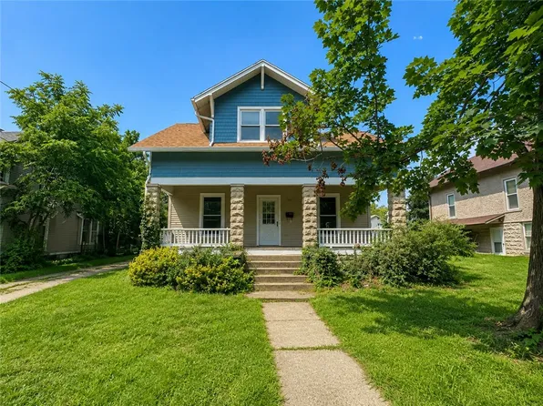 905 Harrison Ave, Charleston, IL 61920