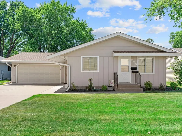 229 8th Ave SE, Osseo, MN 55369