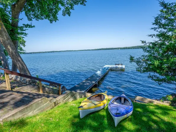 870 S Andrew Dr NE, New London, MN 56273