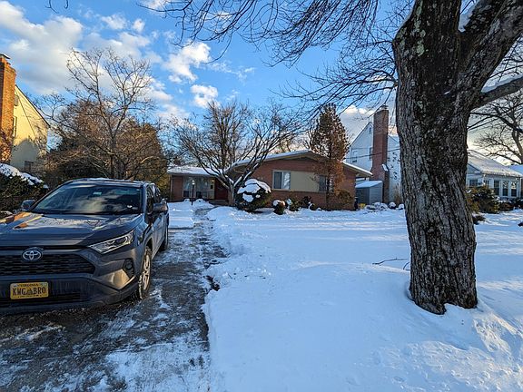 2nd image of 122 Saint Lawrence Dr