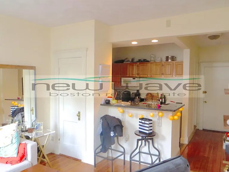 51 Queensberry St #16 — Photo 3
