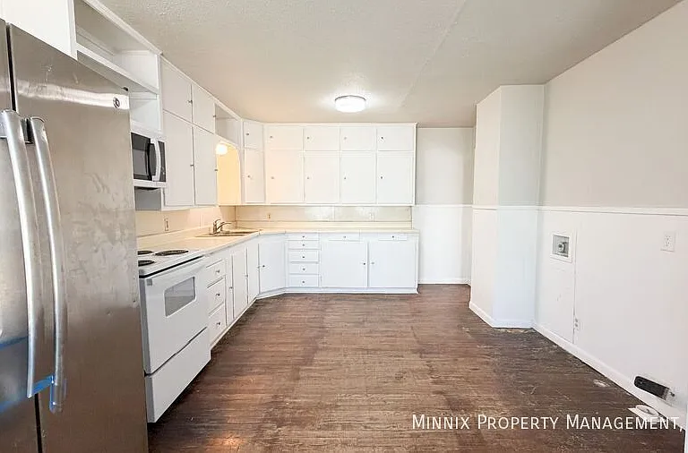 2420 33rd St #B — Photo 3