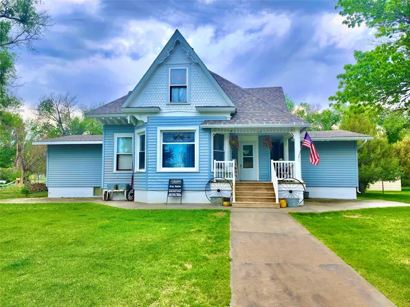 413 S Courtenay Ave, Terry, MT 59349