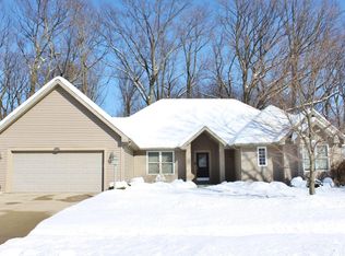 393 Arbor Rdg, Benton Harbor, MI 49022