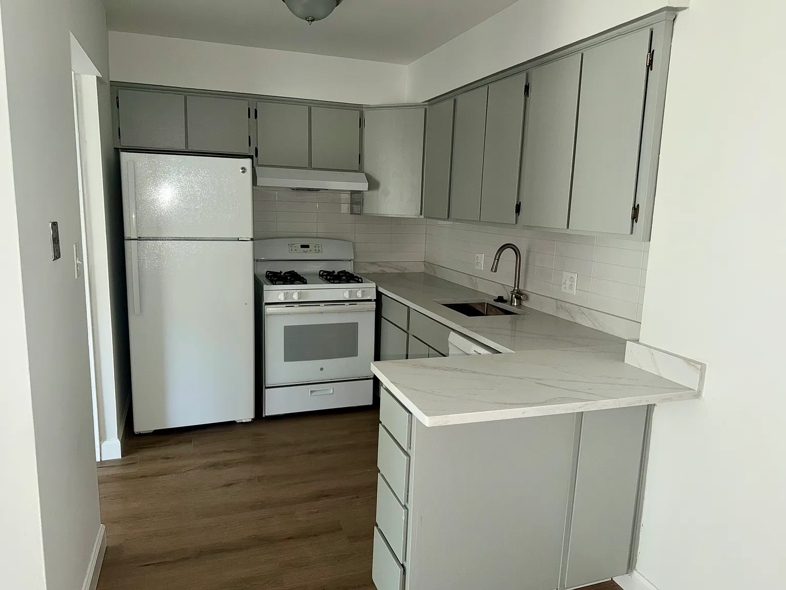 10S473 Echo Ln — Photo 2
