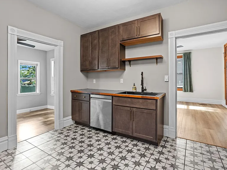 419 S Van Buren Ave — Photo 3