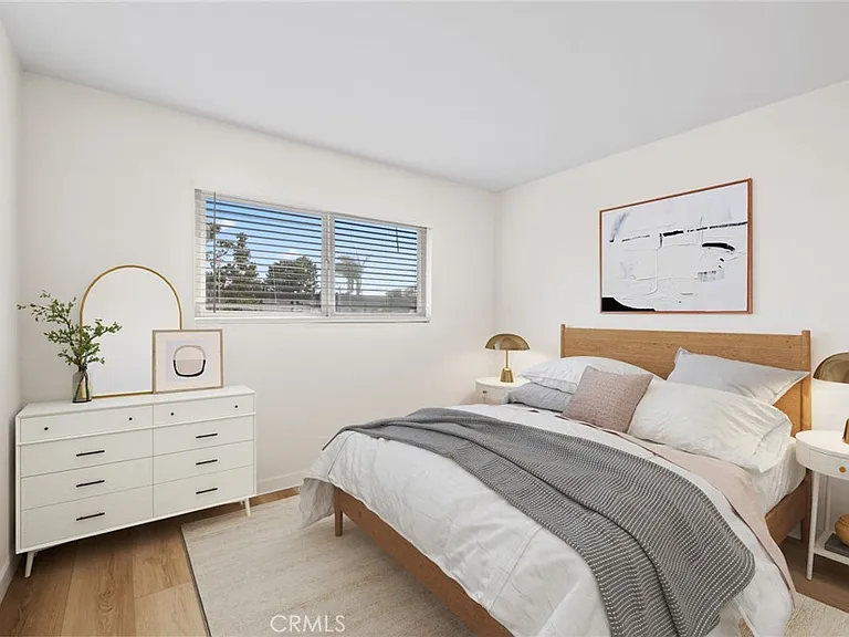 121 E Bay St #D — Photo 10
