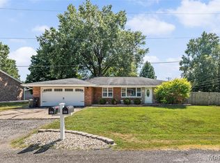 102 Park St, Brighton, IL 62012