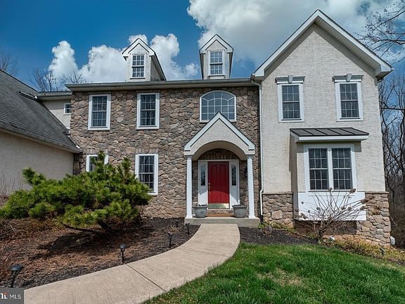 2nd image of 13 Maack Rd