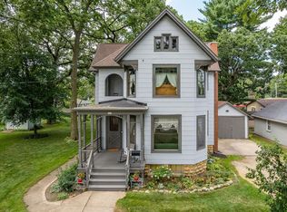 569 7th St, Prairie Du Sac, WI 53578