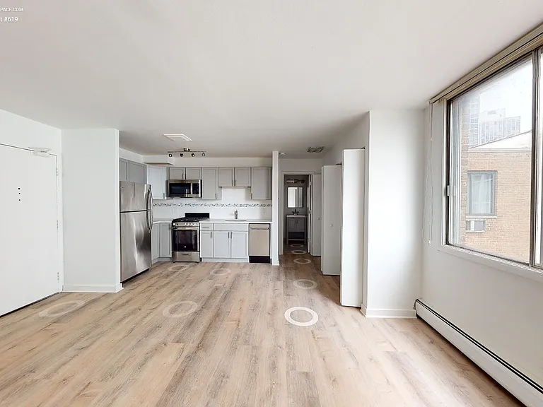 2424 N.Clark — Photo 29