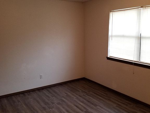4th image of 804 NE 3rd St #A