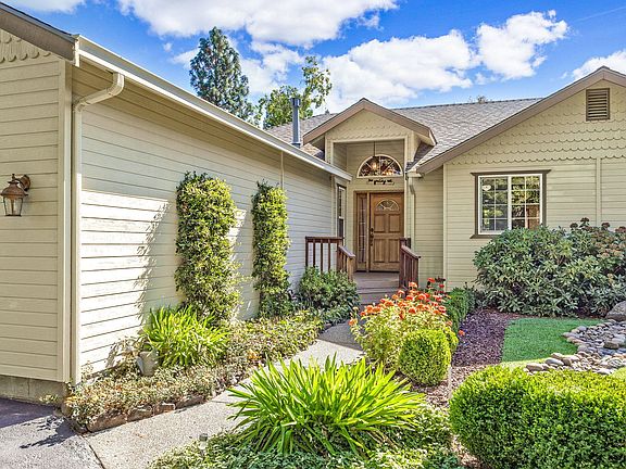 2nd image of 752 Capella Cir