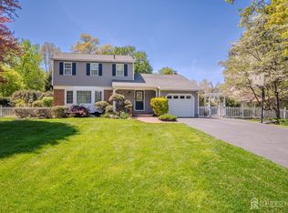 6 Millstone Dr, East Windsor, NJ 08512