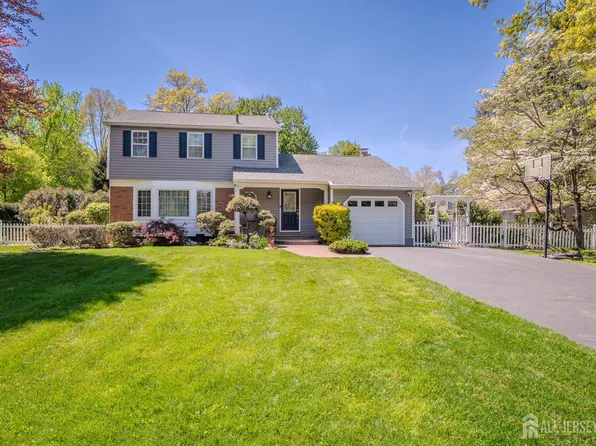 6 Millstone Dr, East Windsor, NJ 08512