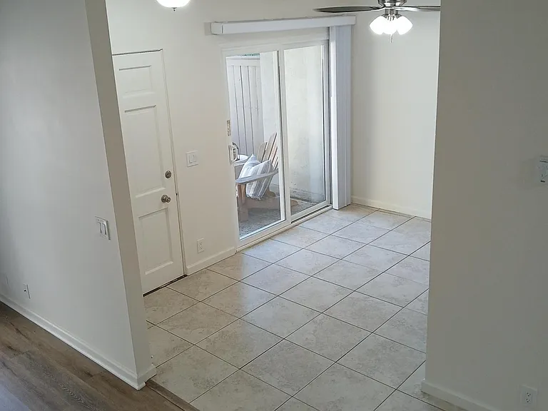 Eastbluff Townhomes — Photo 23