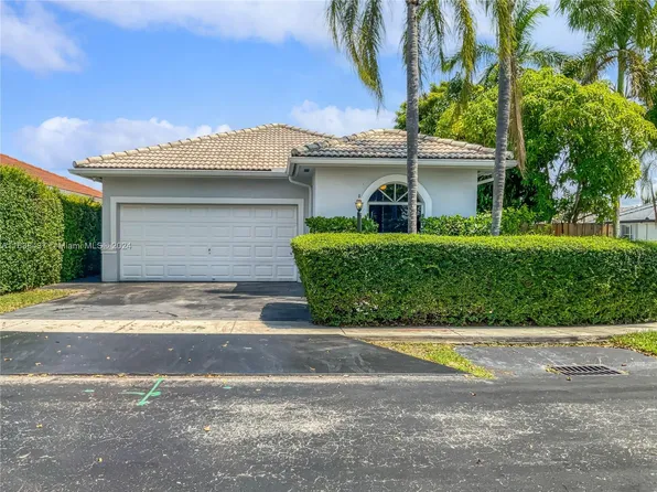 16053 SW 68th Ter, Miami, FL 33193