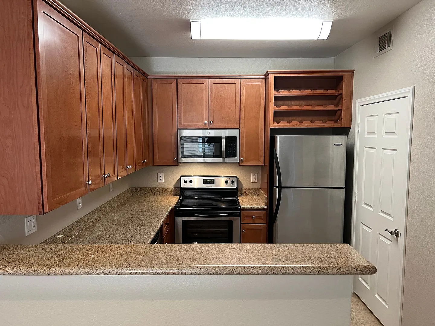 Condo with many HOA amenities — Photo 2
