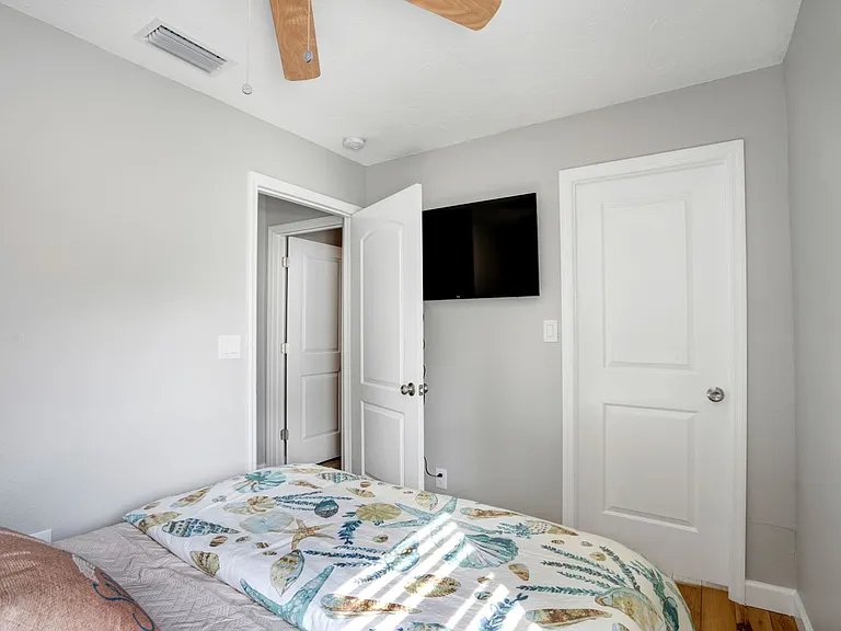 4705 Hollingsworth Ave — Photo 66