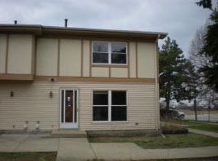 1A Fernwood Dr, Bolingbrook, IL 60440