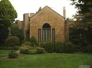 2665 Hewlett Ave, Merrick, NY 11566