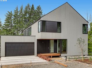 9093 NW Lovejoy St, Portland, OR
