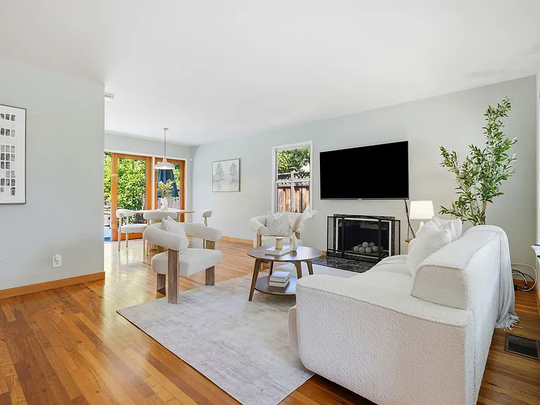 570 Kenwood Dr — Photo 3