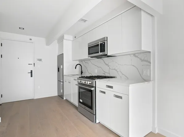 428 East 9th Street 509 image 3 of 16
